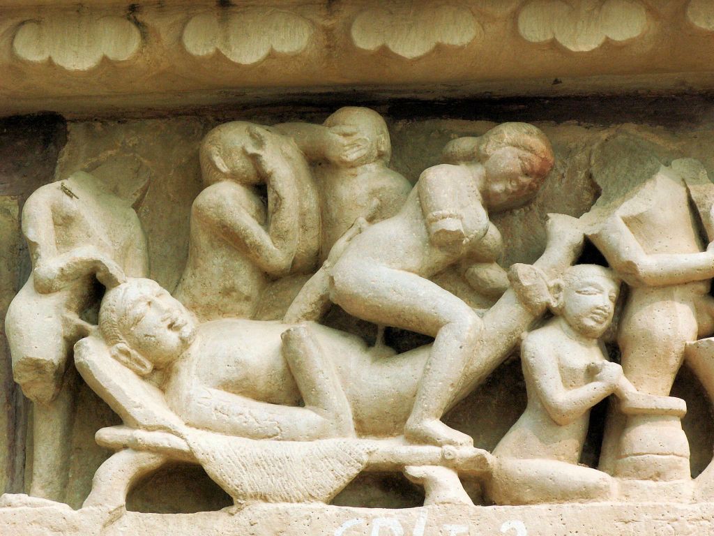INDIA - KHAJURAHO - enkele beelden bij de Chandela tempels