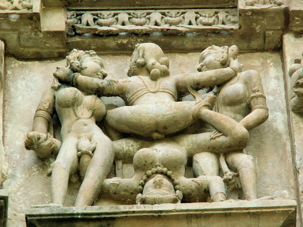 INDIA - KHAJURAHO - enkele beelden bij de Chandela tempels