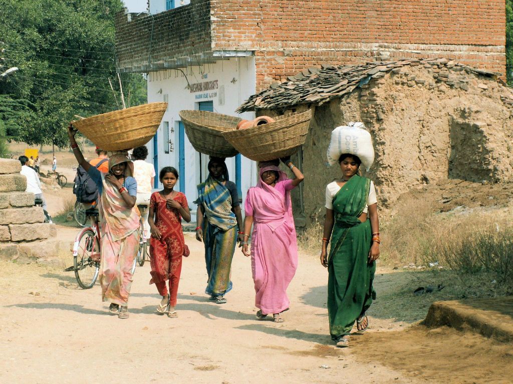 INDIA - KHAJURAHO - enkele vrouwen
