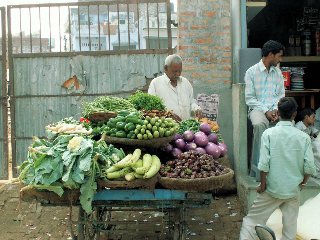 INDIA - VARANASI - een groentekraam