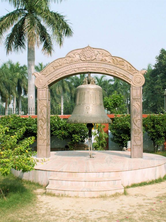 INDIA - SARNATH - een klok bij de Mulagandhakuti Vihara