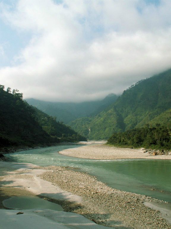 NEPAL - CHITWAN NP -> POKHARA - een rivier onderweg
