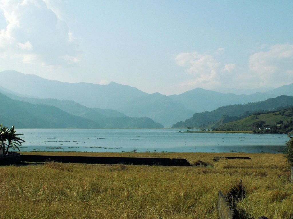 NEPAL - POKHARA - het phewa meer