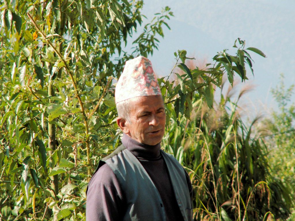 NEPAL - POKHARA - een man
