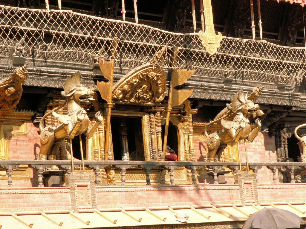NEPAL - KATHMANDU - enkele beelden van de Akash Bhairab tempel