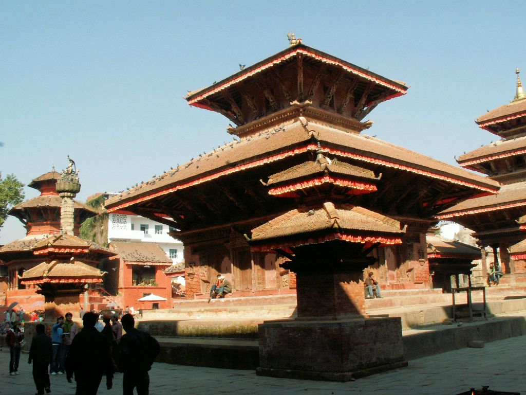 NEPAL - KATHMANDU - een tempel bij Durbar Square
