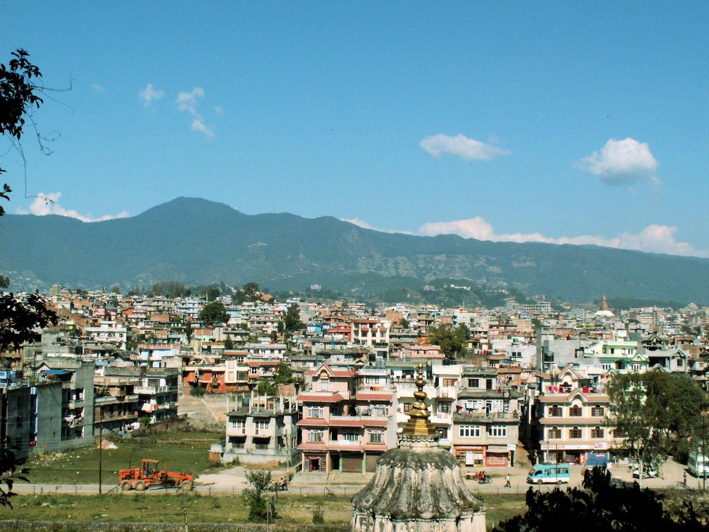 NEPAL - KATHMANDU - het uitzicht onderweg van Pashupathinath naar Bodnath stoepa