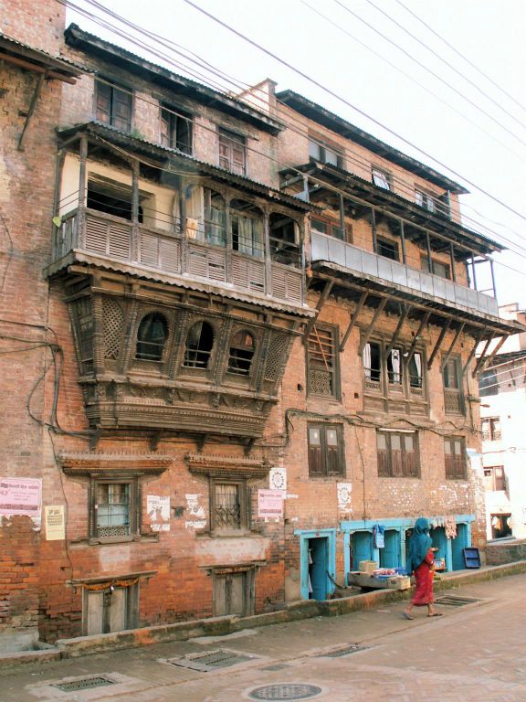 NEPAL - KATHMANDU (BHAKTAPUR) - enkele huizen