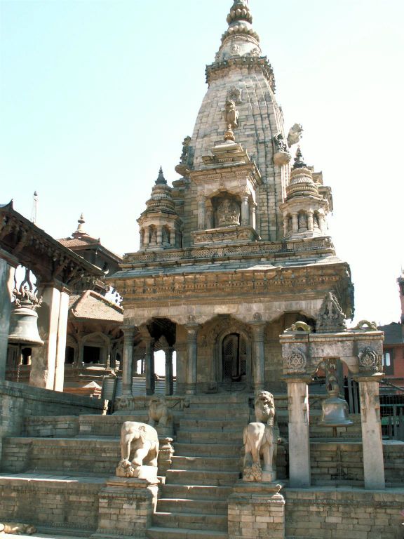 NEPAL - KATHMANDU (BHAKTAPUR) - de Vatsala Durga tempel op Durbar Square