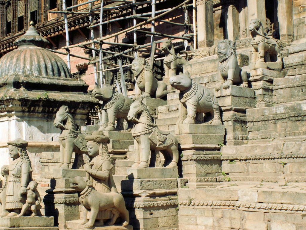 NEPAL - KATHMANDU (BHAKTAPUR) - de Siddhi Lakshmi tempel bij Durbar Square