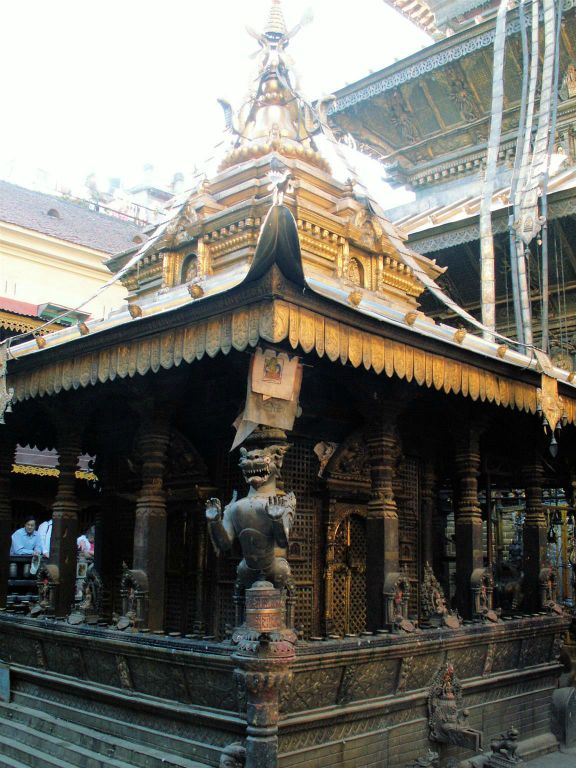 NEPAL - KATHMANDU (PATAN) - de gouden tempel