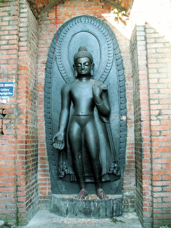 NEPAL - KATHMANDU - een boeddha beeld bij de Swayambhunath stoepa