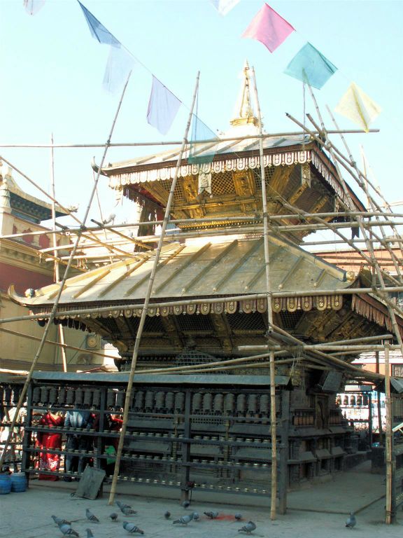 NEPAL - KATHMANDU - de Hariti tempel bij de Swayambhunath stoepa