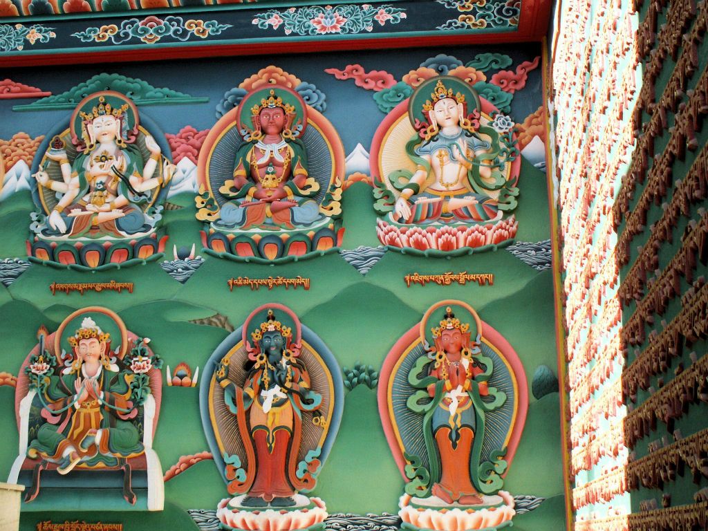 NEPAL - KATHMANDU - een muurschildering van heiligen