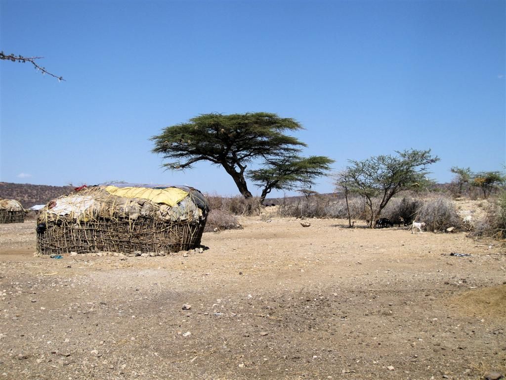 KENIA - BUFFALO SPRINGS - > SHABA NATIONAL PARK - in het Samburudorp