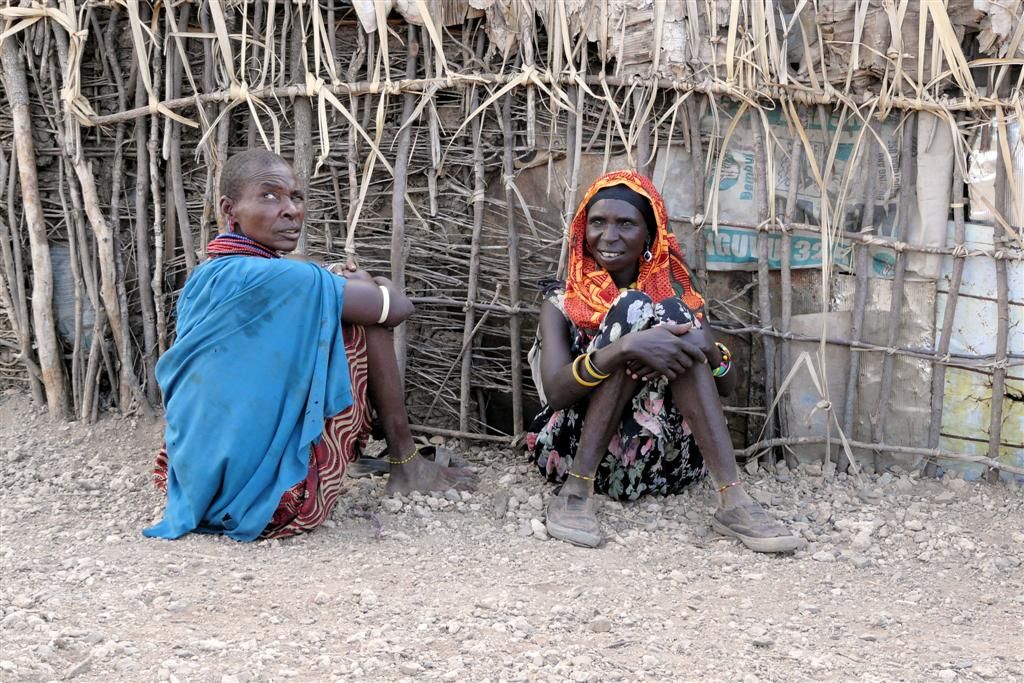 KENIA - BUFFALO SPRINGS - > SHABA NATIONAL PARK - twee Samburu vrouwen