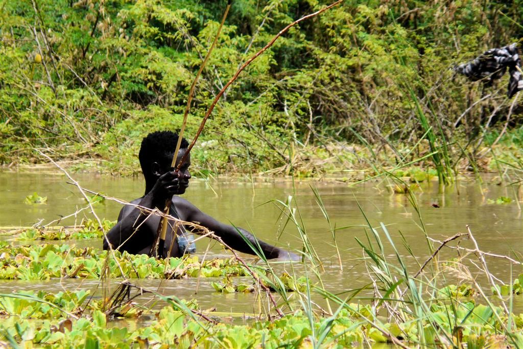 KENIA - BARINGOMEER - een lokale visser