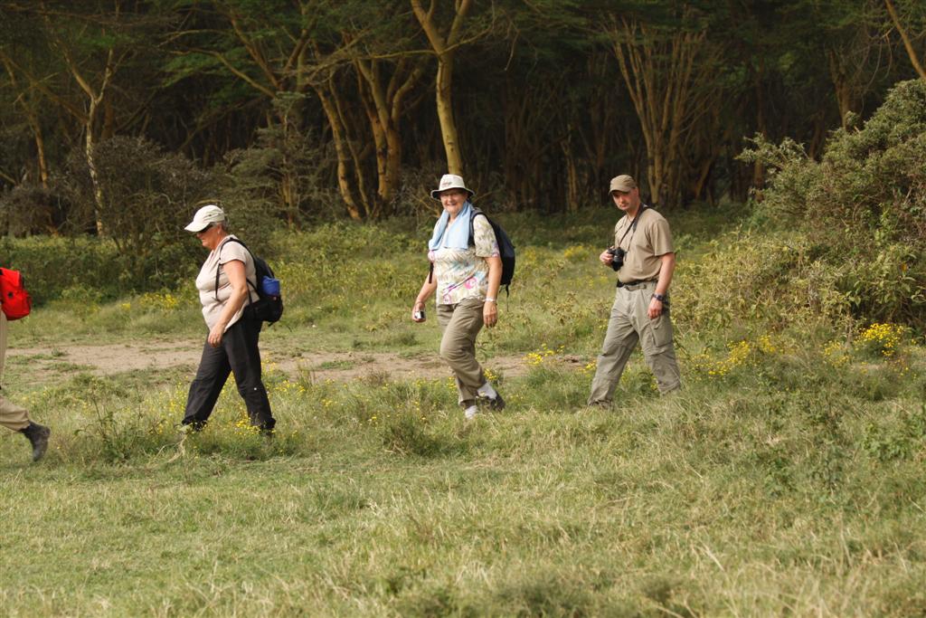 KENIA - NAIVASHA - Els, Willy en Carlos tijdens de wandelsafari