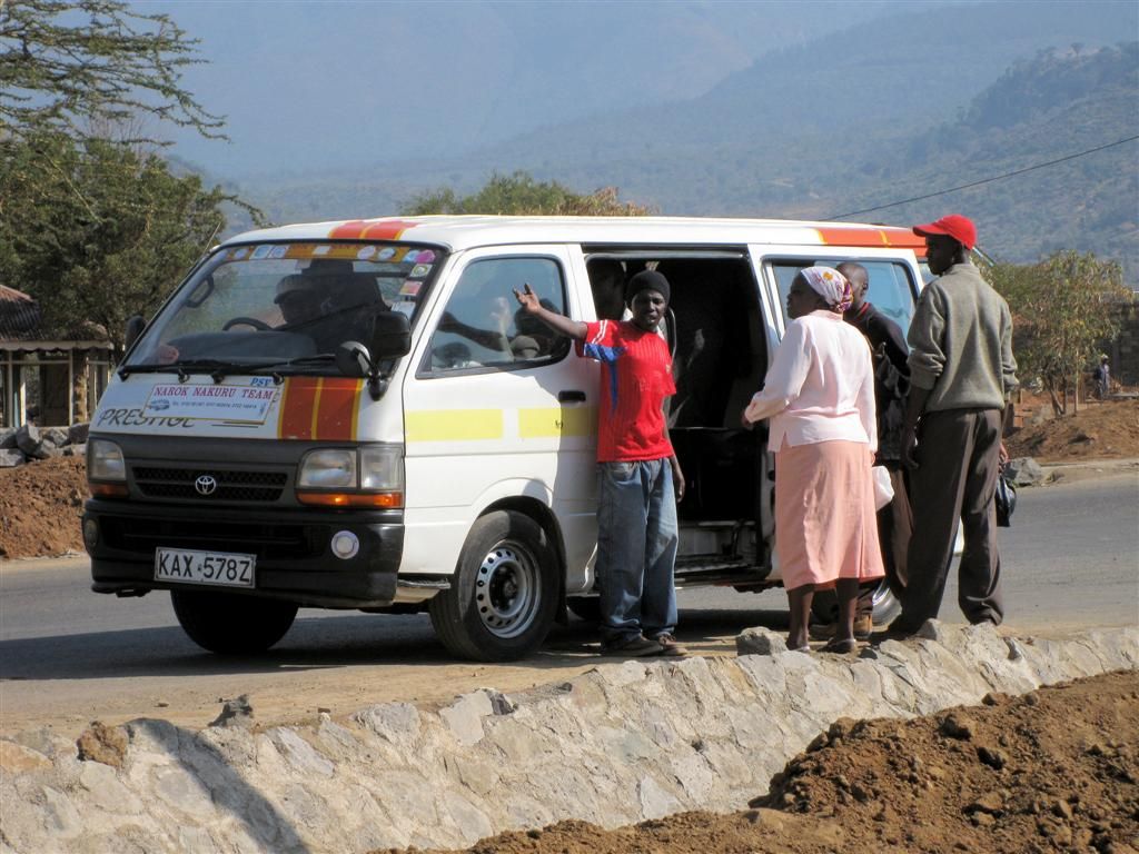 KENIA - NAIVASHA -> MASAI MARA NATIONAL PARK - een matatu, het vervoersmiddel in Kenia