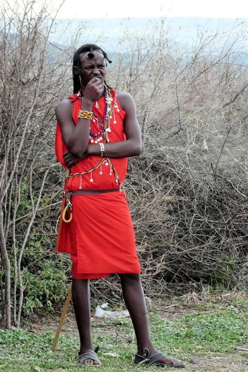 KENIA - NAIVASHA -> MASAI MARA NATIONAL PARK - een Masai man