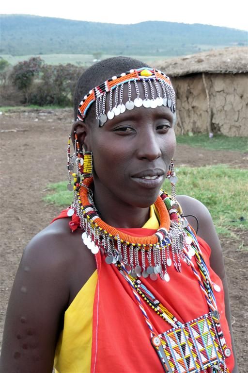KENIA - NAIVASHA -> MASAI MARA NATIONAL PARK - een Masai vrouw