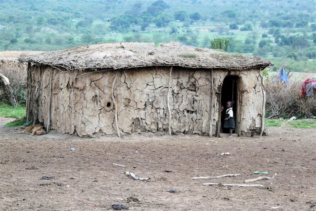 KENIA - NAIVASHA -> MASAI MARA NATIONAL PARK - een Masai huis