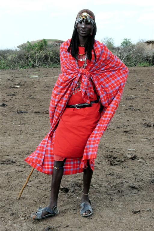 KENIA - NAIVASHA -> MASAI MARA NATIONAL PARK - een Masai krijger