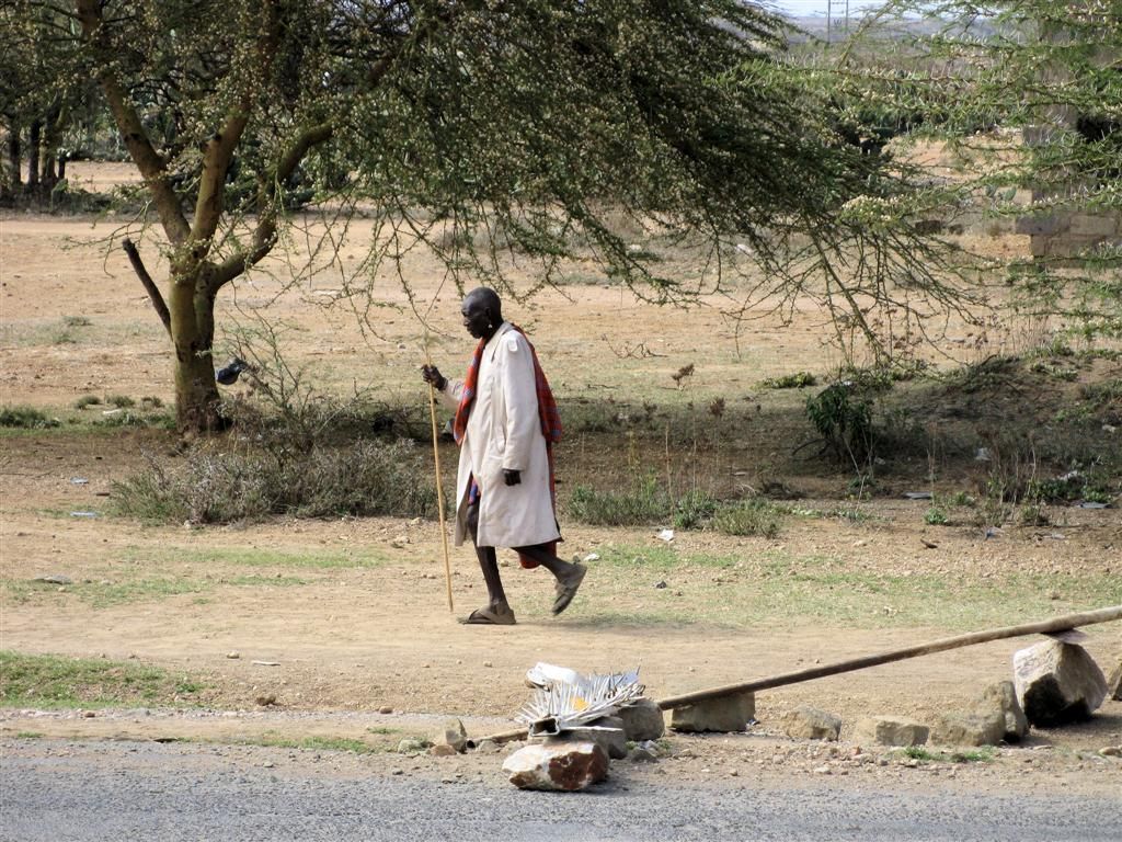 KENIA - MASAI MARA NATIONAL PARK -> ISEBANIA - Keniaanse oudere man