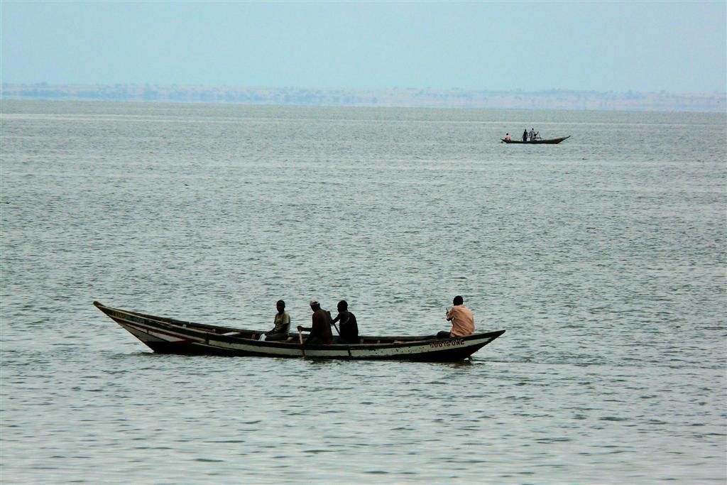 TANZANIA - VICTORIAMEER - Tanzanianen in roeiboten
