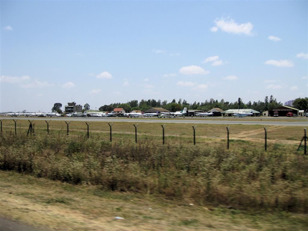 TANZANIA - ARUSHA - het vliegveld van Arusha