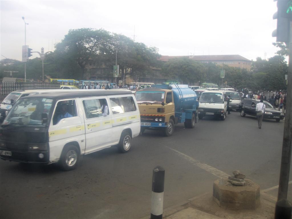 KENIA - NAIROBI - het verkeer in Nairobi