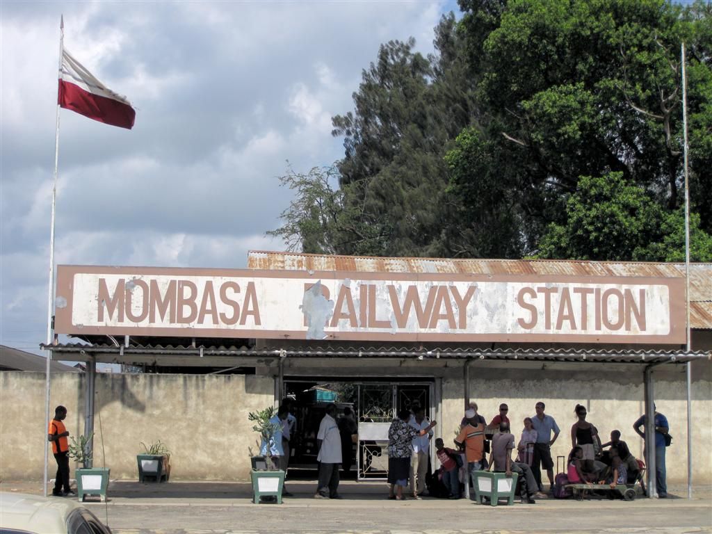 KENIA - NAIROBI -> NYALI BEACH - het treinstation van Mombasa