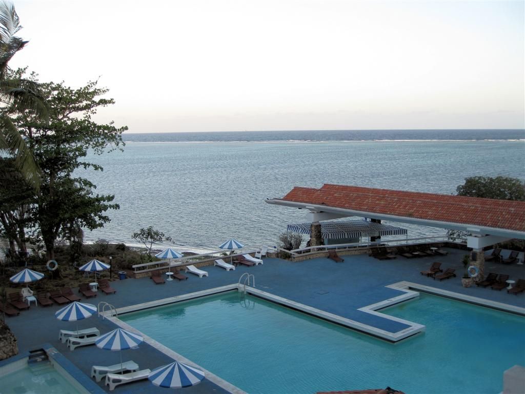 KENIA - NYALI BEACH - het zwembad van het Mombasa Beach Hotel
