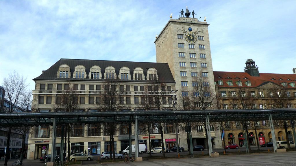 LEIPZIG - het Königsbau gebouw en de toren is het Krochhaus
