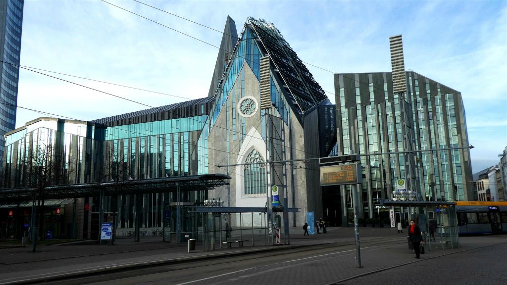 LEIPZIG - het Paulinum Auditorium en de universiteitskerk St. Pauli