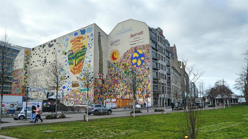 LEIPZIG - een beschilderde muur van het winkelcentrum Brühl-Arkade