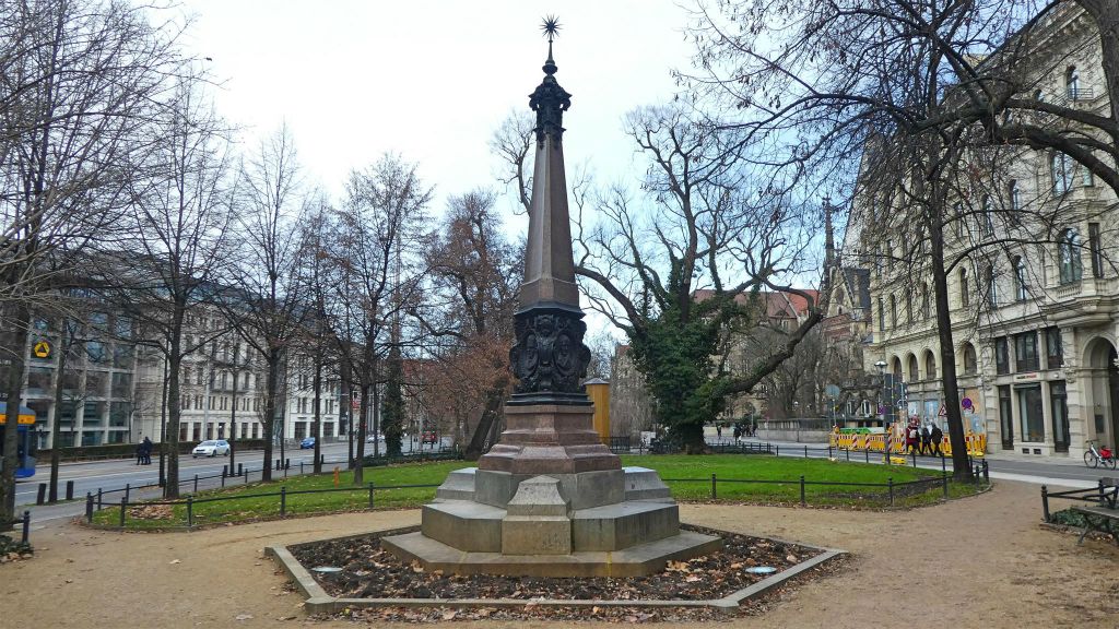 LEIPZIG - het Plato Dolz-monument