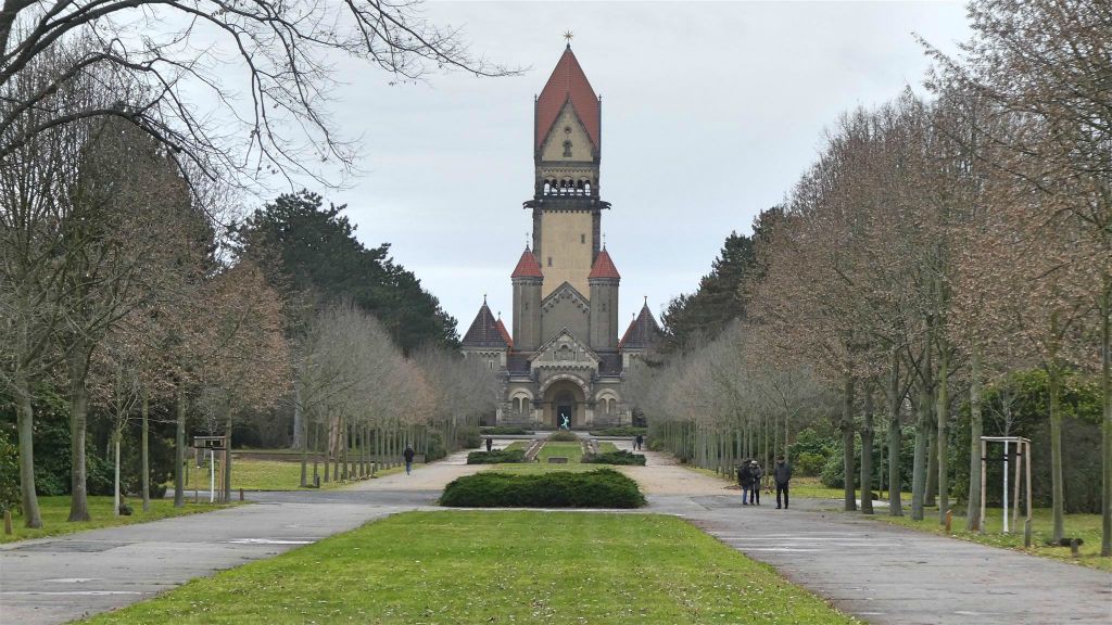 LEIPZIG - het kapelcomplex van de zuidelijke begraafplaats