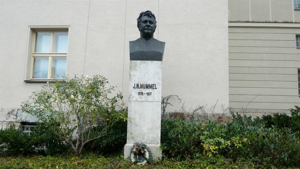 WEIMAR - een standbeeld ter ere van de Oostenrijkse dirigent Johann Nepomuk Hummel (1778-1837)
