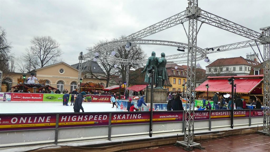 WEIMAR - een ijsbaan op het theaterplein