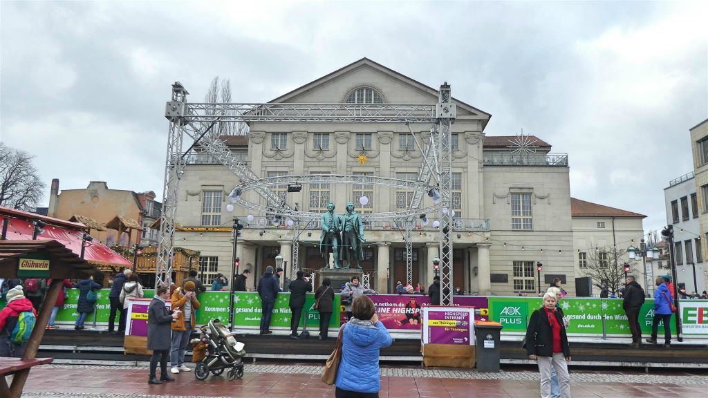 WEIMAR - het nationale theater achter de ijsbaan op het theaterplein
