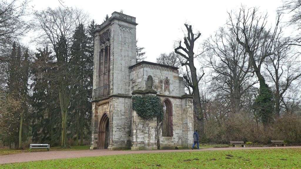 WEIMAR - een ruïne van het huis van de Tempeliers in het Ilm park