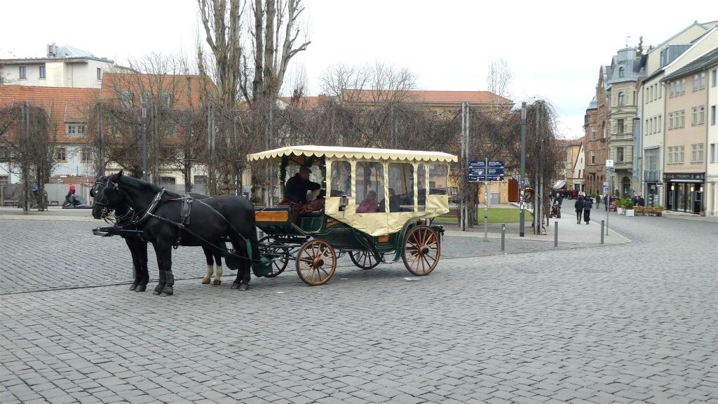 WEIMAR - een paard en wagen op de straat Frauenplan
