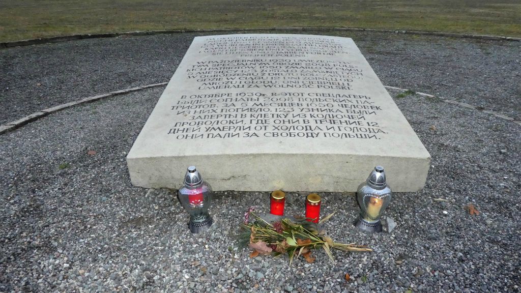 WEIMAR - een gedenksteen bij het concentratiekamp Buchenwald