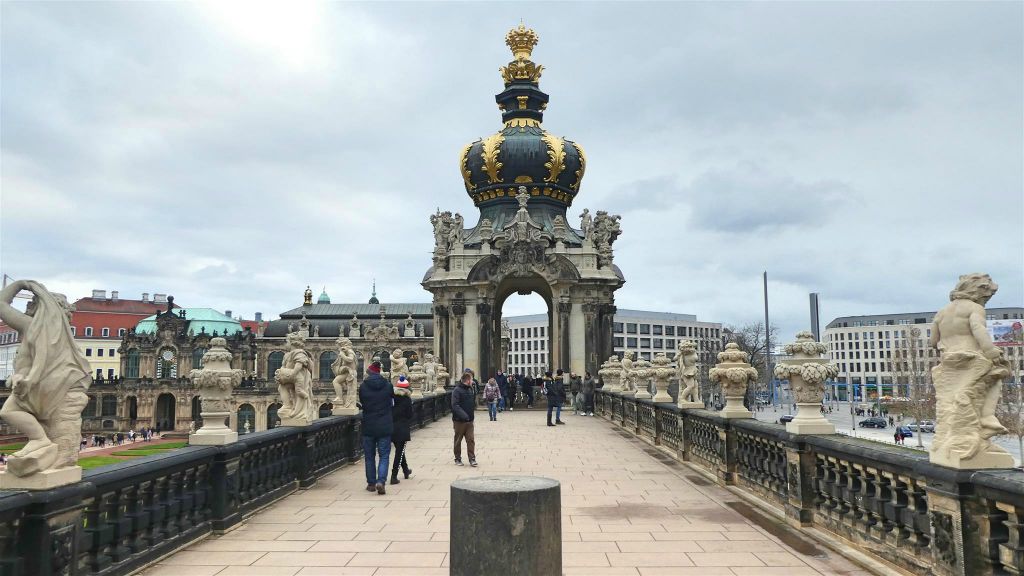 DRESDEN - de kroonpoort van het Zwinger paleiscomplex