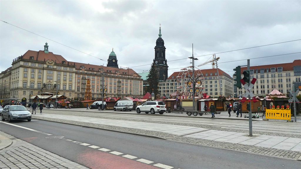 DRESDEN - de Striezelmarkt