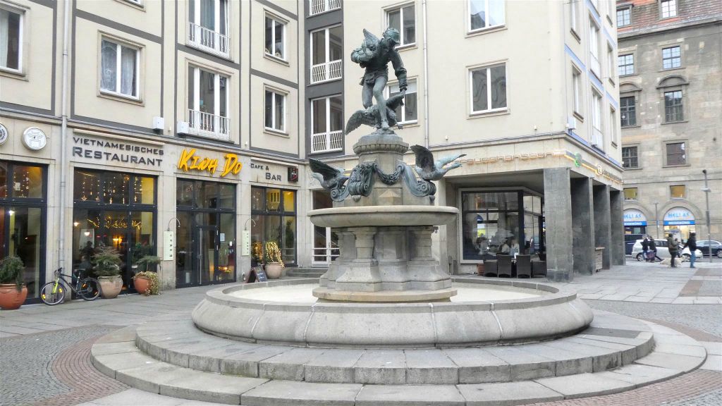 DRESDEN - de ganzendief fontein