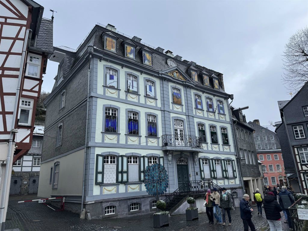 MONSCHAU - het Troistorff huis met daarvoor de trouwboom
