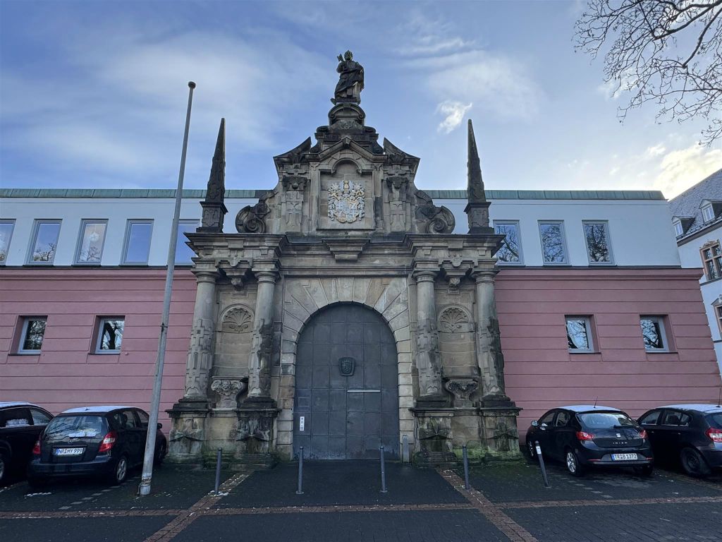 TRIER - de St.-Petersburg-portal