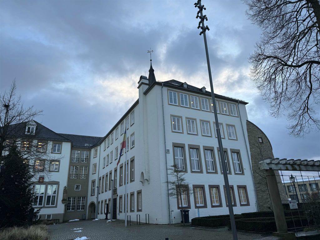 BITBURG - het gebouw van het stadsbestuur van Bitburg